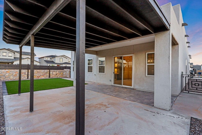 Building Photo - 12365 Desert Pine Ave