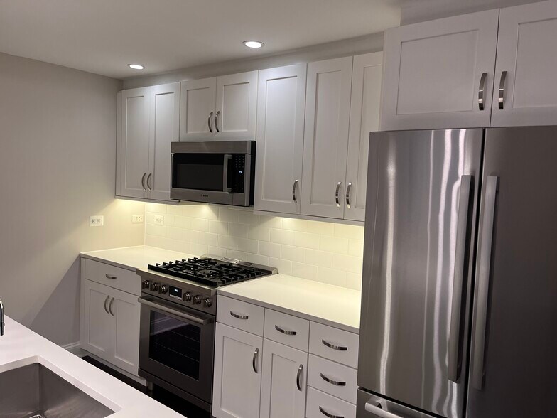 Building Photo - 4915 Hampden Ln