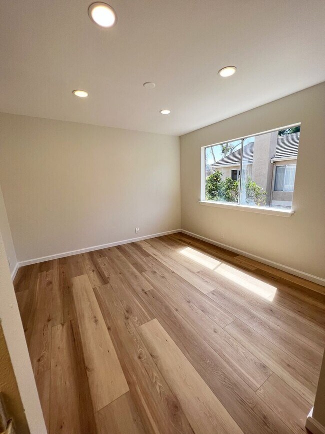 Building Photo - Newly renovated Carmel Valley townhome in The Groves