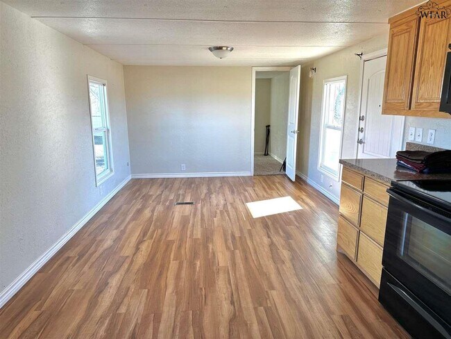 Building Photo - 8012 W Hwy St