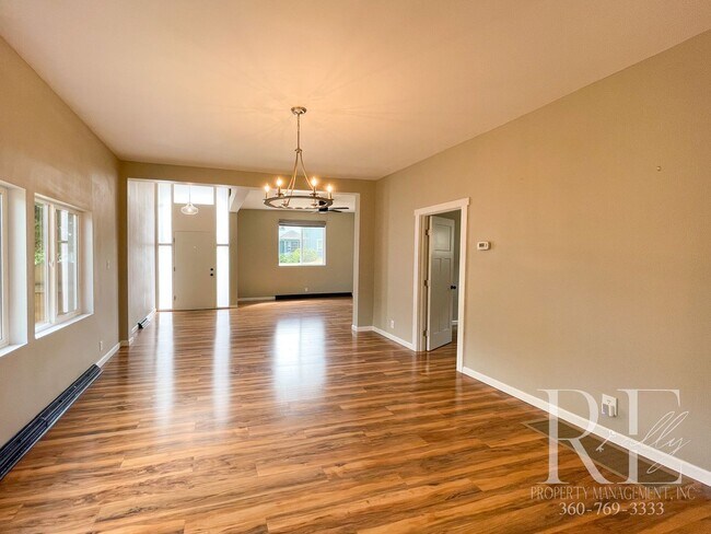 Building Photo - 3BR Bremerton Home with Vintage Charm & Mo...