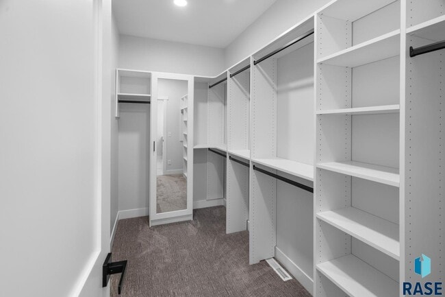 Building Photo - 1137 N Thompson Ave