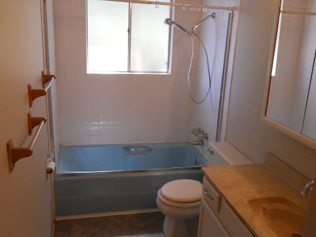 Building Photo - ALL PROSPECTIVE TENANTS MUST SUBMIT A $58 NON-REFUNDABLE APPLICATION FEE PER APPLICANT ONLINE AND...