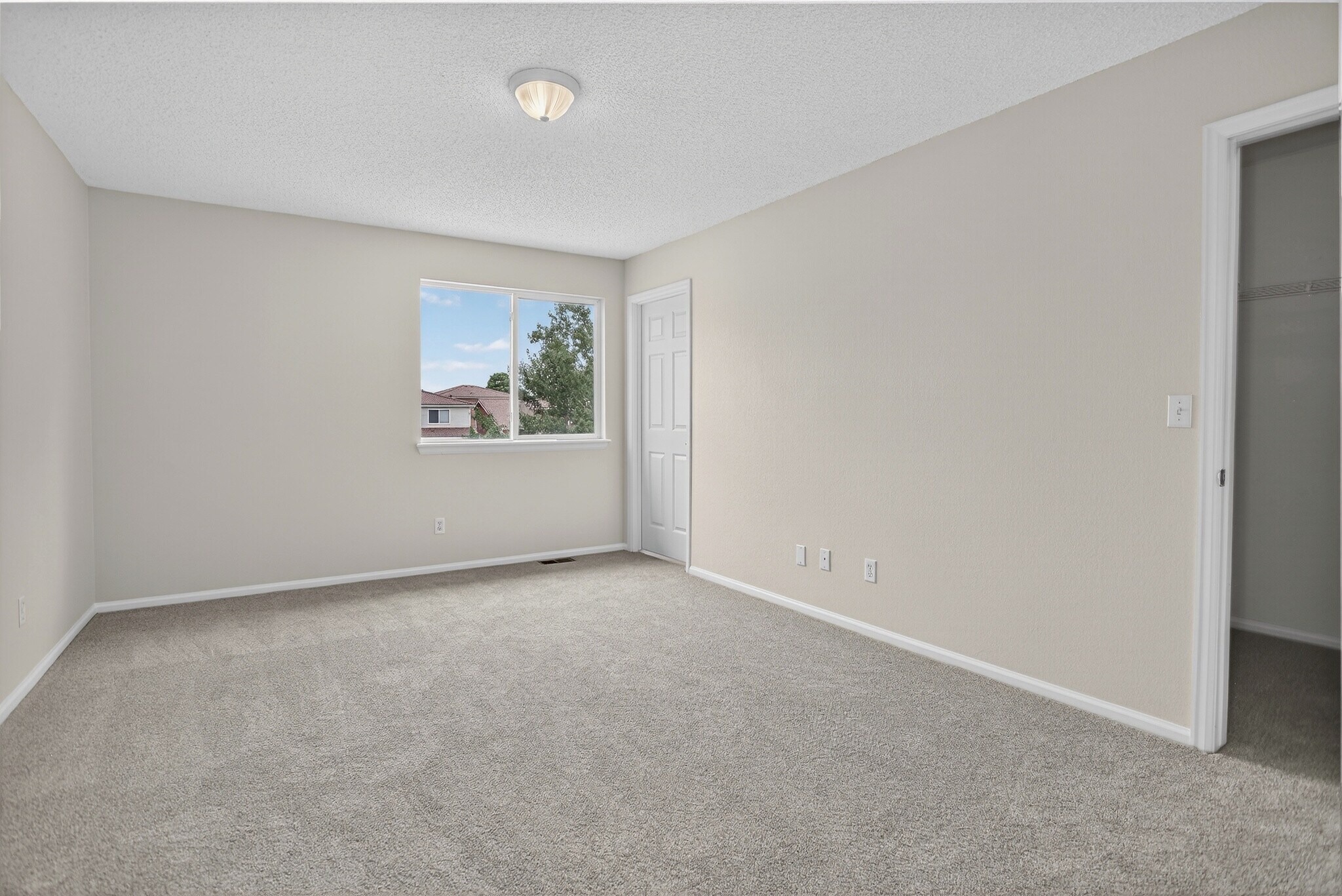 Building Photo - 4054 Perth St