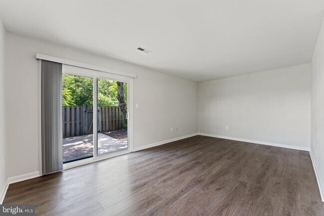 Building Photo - 15001 Cherrydale Dr