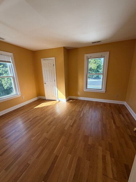 Building Photo - 252 Villa Ave