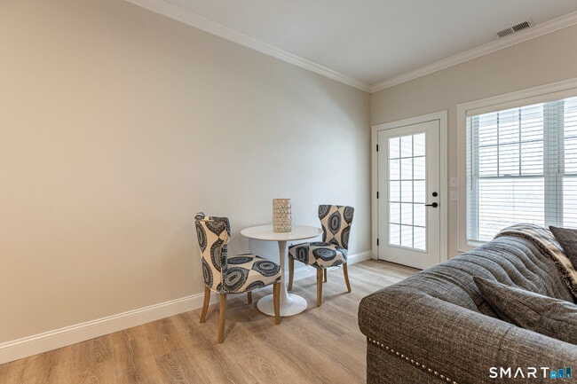 Building Photo - 7 Loomis Rd