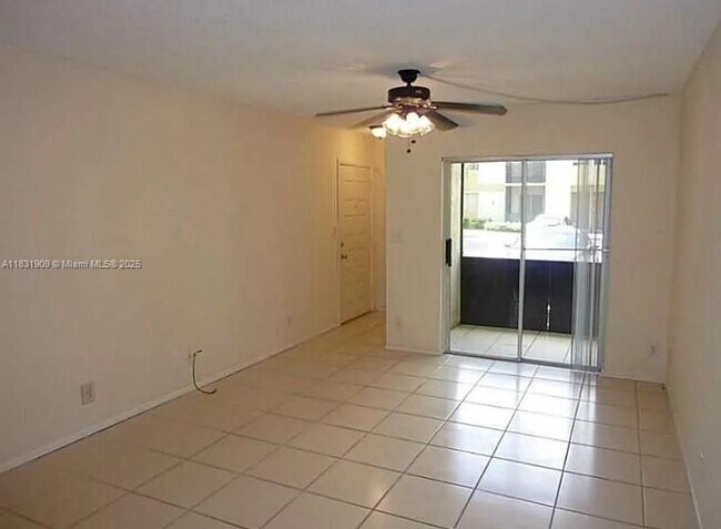 Building Photo - 514 Gardens Dr