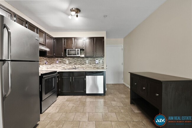 Building Photo - Move-In Ready 2 Bedroom Condo – Steps from...