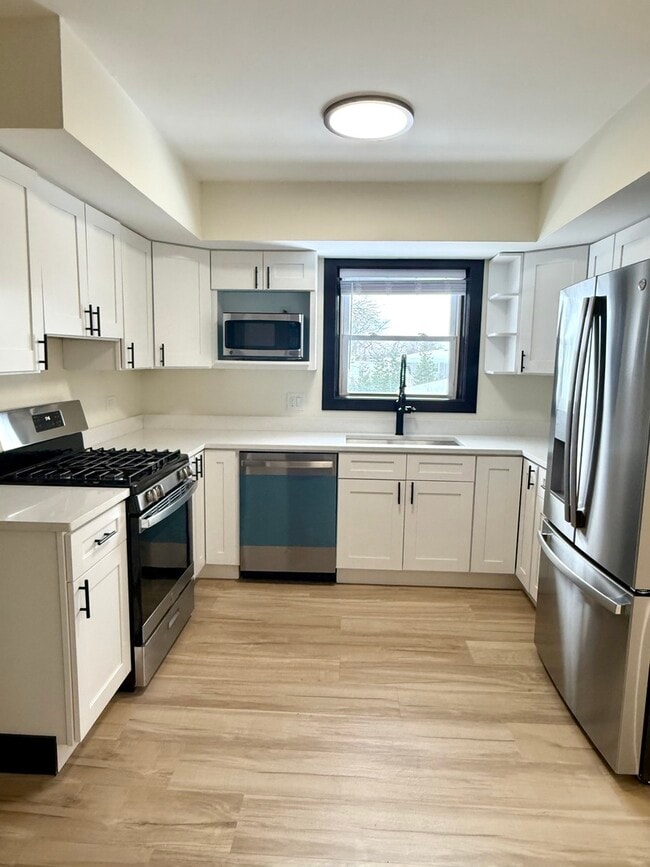 Building Photo - 1115 E Algonquin Rd