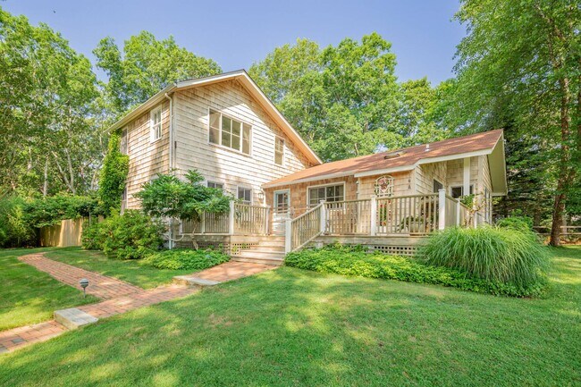 Building Photo - 1137 Springs Fireplace Rd