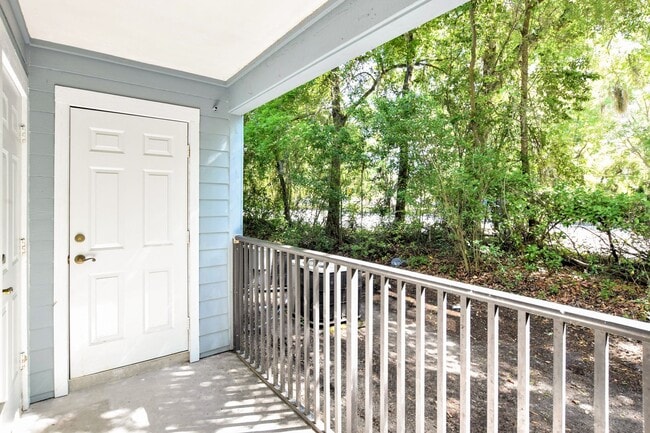 Building Photo - 610 SW 11th Ln