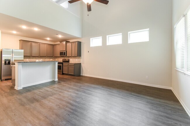 Building Photo - 321 Lk Wy Cir