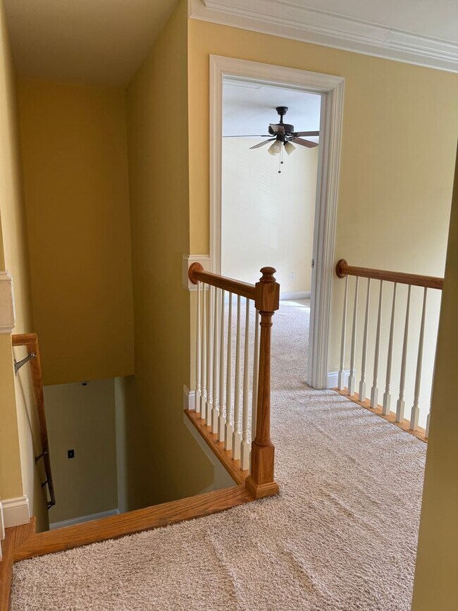 Building Photo - Beautiful Home in River Bluffs