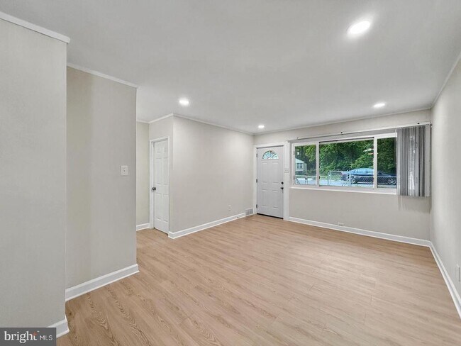 Building Photo - 7905 Greenleaf Rd