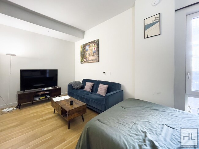 Building Photo - Stylish and Modern 1-Bed 1-Bath with Priva...