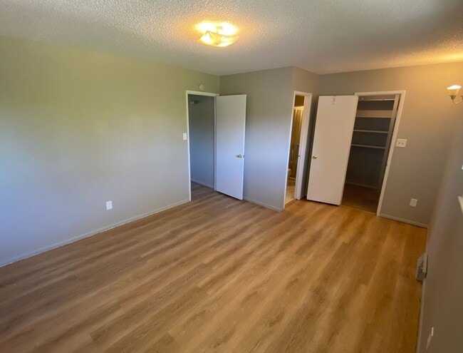 Building Photo - Spacious 2BR Townhome in Denver