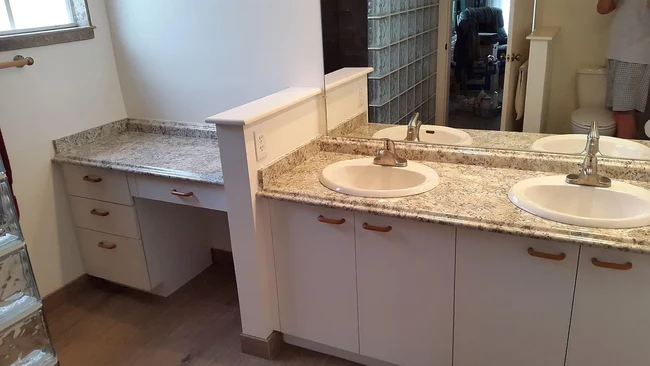 Double sink master bayhroom with walk in shower and vanity station - 106 Siena Way