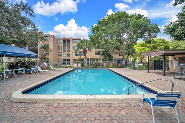 Building Photo - 9431 Live Oak Pl