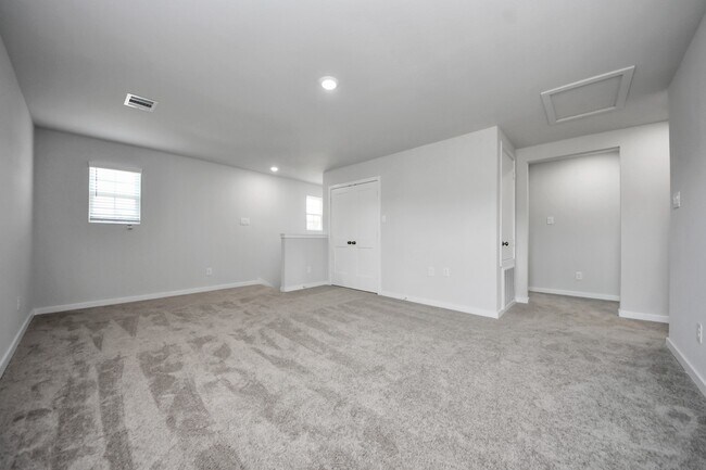 Building Photo - 135 Alset Dr
