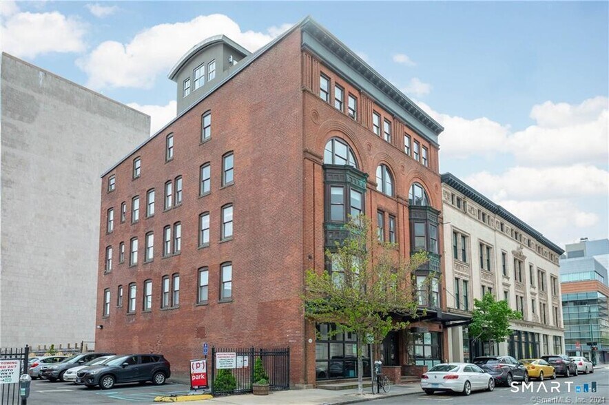 Building Photo - 116 Crown St