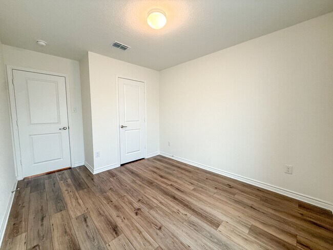 Building Photo - 14839 Vance Jackson Rd