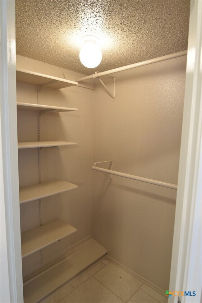 Building Photo - 4807 Teal Dr