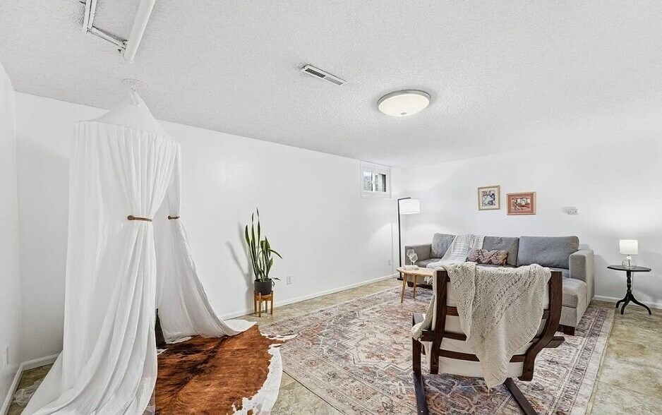 Building Photo - 2204 Purdue Rd