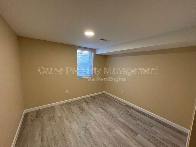 Building Photo - 4925 Clay St