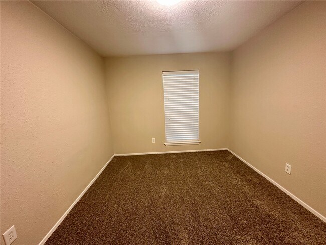 Building Photo - 7646 Western Oak Ln