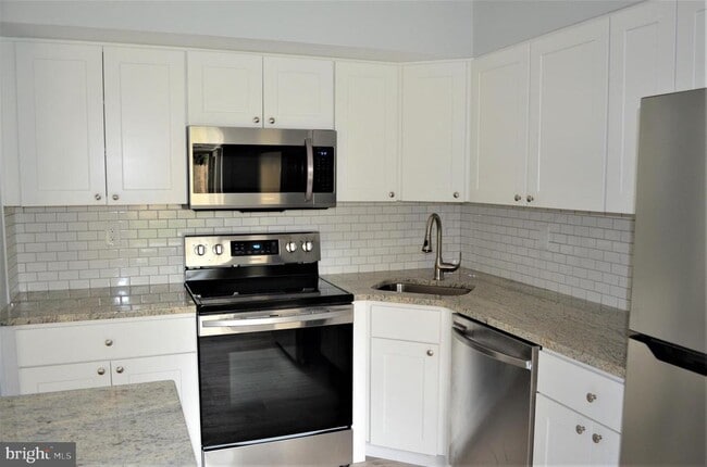 Building Photo - 14903 Neath Ct