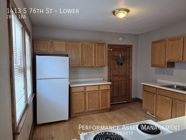 Building Photo - Charming 2BD/1BA West Allis Lower