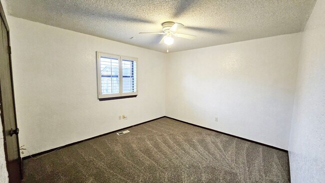 Building Photo - Four Bed/2 Bath Near Lake Hefner