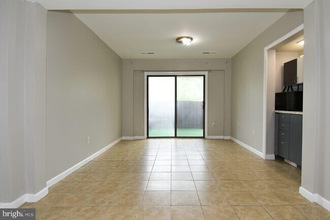 Building Photo - 1627 Valencia Way
