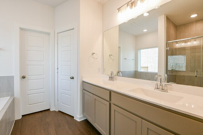 Building Photo - 1642 Birch Wood Dr