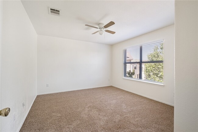 Building Photo - 8109 Verbank Villa