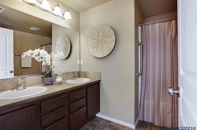 Building Photo - 848 NE Millstream Pl