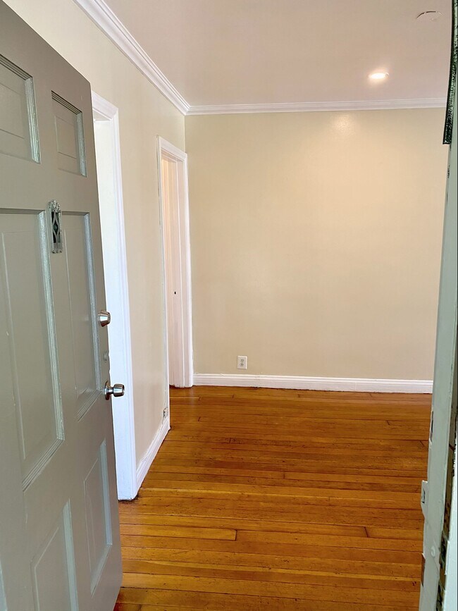 Building Photo - 108 Witmer St