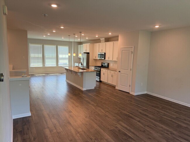 Building Photo - 1227 Commack Dr