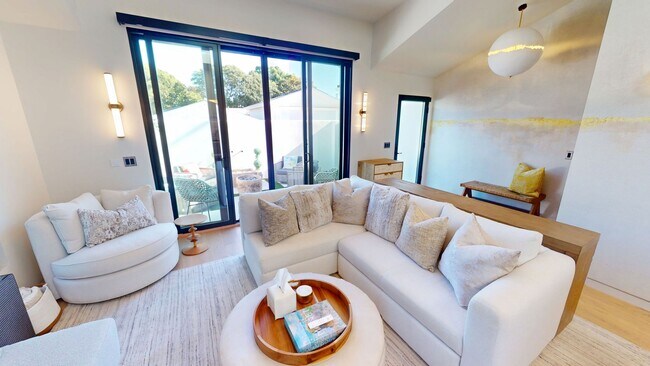 Building Photo - 163 G Ave