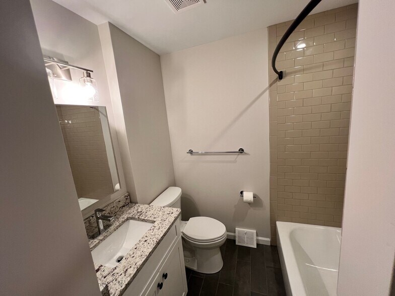 Building Photo - 514 Gia Cir