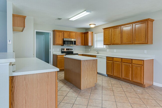 Building Photo - 6718 Valley Branch Dr