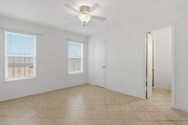 Building Photo - 10837 Gemstone St
