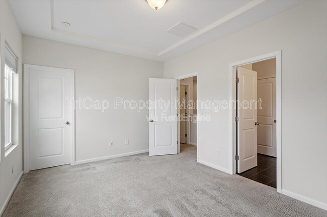 Building Photo - 1409 Luxor Dr