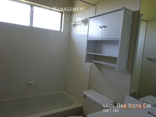 Building Photo - 4404 Oak Vista Cir