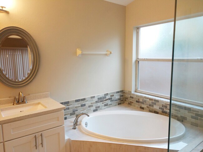 Building Photo - 3 Bed 2 Bath Lake Mary Home and Schools - ...