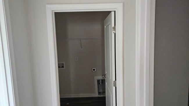 Building Photo - Modern Comfort Meets Southern Charm – 4-Be...