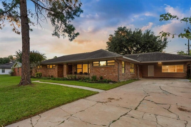 Building Photo - 10825 Willowisp Dr