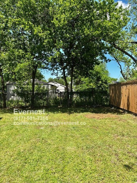 Building Photo - 715 W Pembroke Ave