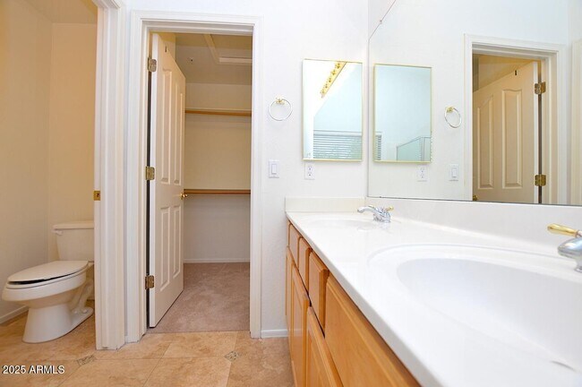 Building Photo - 10253 E Penstamin Dr